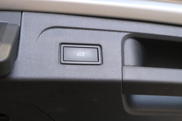 Volkswagen Touran 2.0 TDI 150 PK DSG > Grijskenteken < - Airco, Cruise, Navi, PDC.