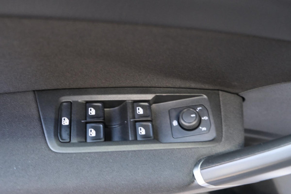 Volkswagen Touran 2.0 TDI 150 PK DSG > Grijskenteken < - Airco, Cruise, Navi, PDC.