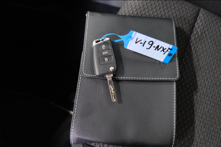 Volkswagen Touran 2.0 TDI 150 PK DSG > Grijskenteken < - Airco, Cruise, Navi, PDC.