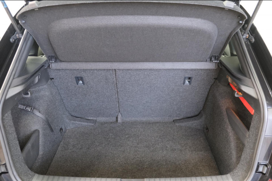 Škoda Kamiq 1.0 TSI Ambition Automaat - N.A.P. Airco, Cruise, Navi, Pano.