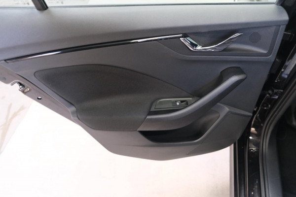 Škoda Kamiq 1.0 TSI Ambition Automaat - N.A.P. Airco, Cruise, Navi, Pano.