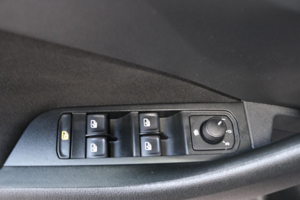 Škoda Kamiq 1.0 TSI Ambition Automaat - N.A.P. Airco, Cruise, Navi, Pano.