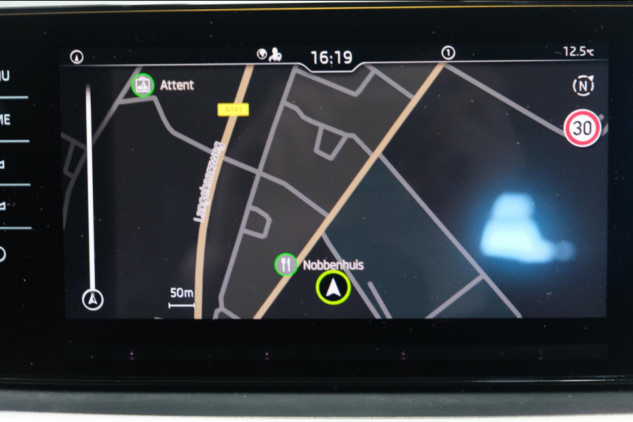 Škoda Kamiq 1.0 TSI Ambition Automaat - N.A.P. Airco, Cruise, Navi, Pano.