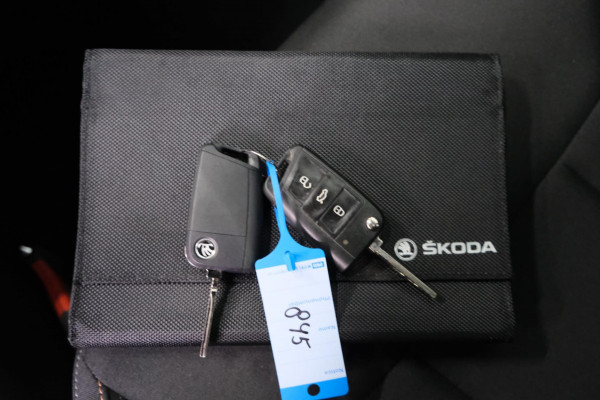 Škoda Kamiq 1.0 TSI Ambition Automaat - N.A.P. Airco, Cruise, Navi, Pano.