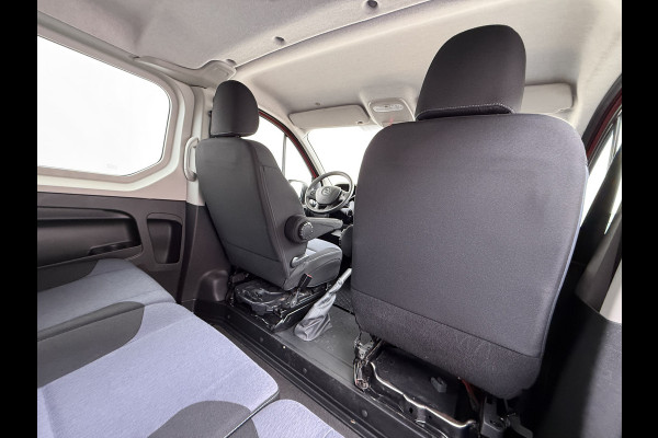 Opel Vivaro D126PK Dubbele Cabine 5-Persoons L2H1 Trekhaak Camera Navi Airco Cruise Control Pdc Sport EcoFlex 1.6CDTI Euro 6 Betonplex Vloer Wandbetimmering Schuifdeur Regen-Lichtsensor 1e Eigenaar Origineel Nederlandse Auto Dealeronderhouden 2.000kg trekvermogen