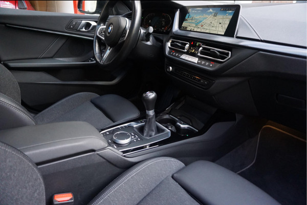 BMW 2 Serie Gran Coupé 218i | Panoramadak | Leer | Sportstoelen | M-Sport accenten | Verwarmd Sportstuur | Stoelverwarming | BMW onderhouden | 2/2026 beurt gehad |