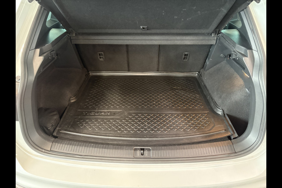 Volkswagen Tiguan 1.5 TSi 150pk DSG Highline Business R-Line CAMERA/VIRTUAL/20INCH/ORYX WHITE PEARL