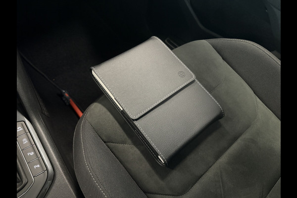 Volkswagen Tiguan 1.5 TSi 150pk DSG Highline Business R-Line CAMERA/VIRTUAL/20INCH/ORYX WHITE PEARL