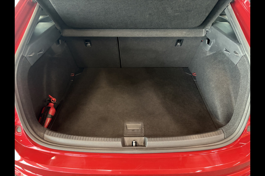 Volkswagen Taigo 1.0 TSi DSG R-Line Business SCHUIFDAK/KEYLESS/CAMERA/18INCH/DODEHOEK/ADAPT.CRUISE