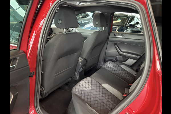 Volkswagen Taigo 1.0 TSi DSG R-Line Business SCHUIFDAK/KEYLESS/CAMERA/18INCH/DODEHOEK/ADAPT.CRUISE