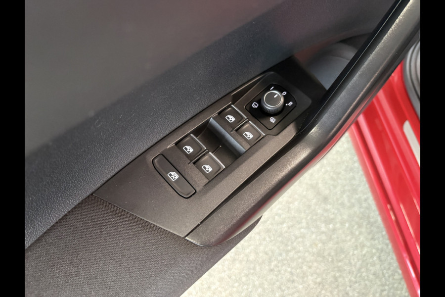 Volkswagen Taigo 1.0 TSi DSG R-Line Business SCHUIFDAK/KEYLESS/CAMERA/18INCH/DODEHOEK/ADAPT.CRUISE