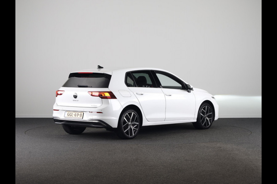 Volkswagen Golf 1.5 eHybrid 50 Edition 204 PK | Automaat (DSG) | Navigatie | Camera | 18 Inch | Verlengde garantie