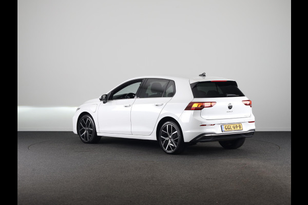 Volkswagen Golf 1.5 eHybrid 50 Edition 204 PK | Automaat (DSG) | Navigatie | Camera | 18 Inch | Verlengde garantie