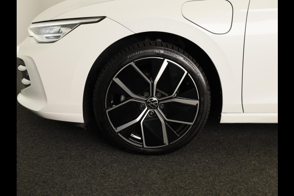 Volkswagen Golf 1.5 eHybrid 50 Edition 204 PK | Automaat (DSG) | Navigatie | Camera | 18 Inch | Verlengde garantie