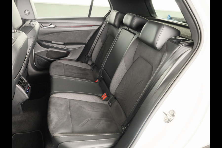 Volkswagen Golf 1.5 eHybrid 50 Edition 204 PK | Automaat (DSG) | Navigatie | Camera | 18 Inch | Verlengde garantie