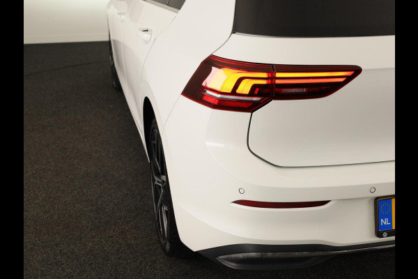 Volkswagen Golf 1.5 eHybrid 50 Edition 204 PK | Automaat (DSG) | Navigatie | Camera | 18 Inch | Verlengde garantie