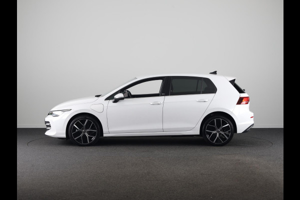 Volkswagen Golf 1.5 eHybrid 50 Edition 204 PK | Automaat (DSG) | Navigatie | Camera | 18 Inch | Verlengde garantie
