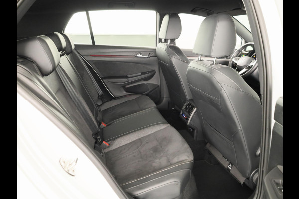 Volkswagen Golf 1.5 eHybrid 50 Edition 204 PK | Automaat (DSG) | Navigatie | Camera | 18 Inch | Verlengde garantie