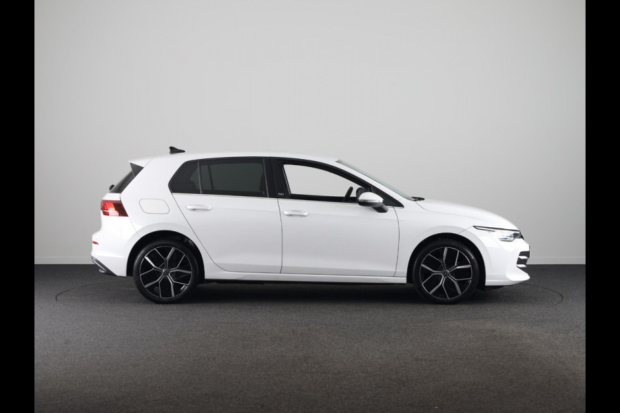 Volkswagen Golf 1.5 eHybrid 50 Edition 204 PK | Automaat (DSG) | Navigatie | Camera | 18 Inch | Verlengde garantie