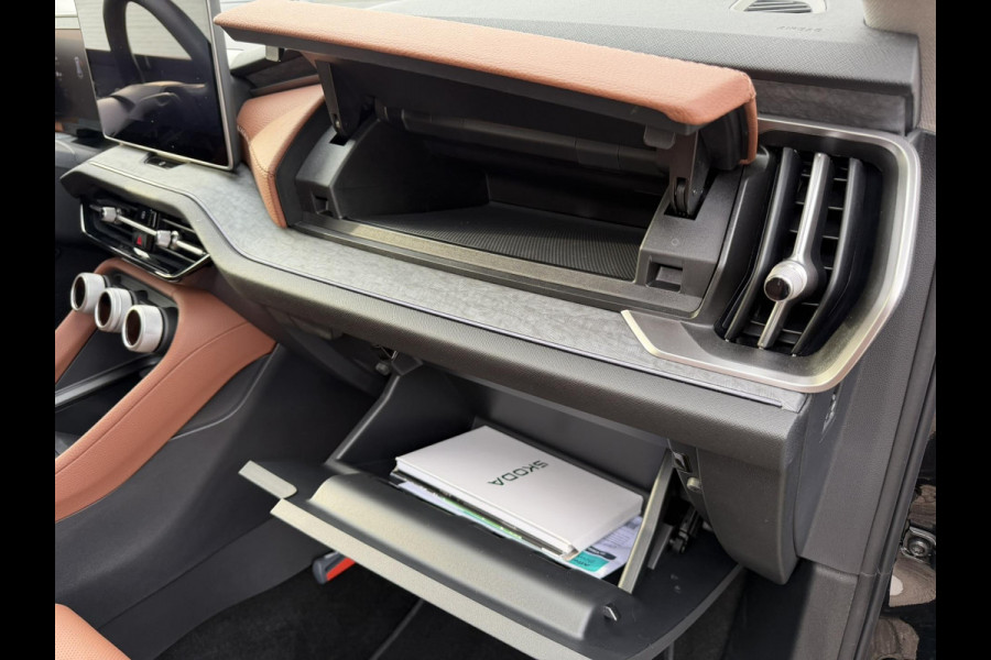 Škoda Kodiaq 1.5 TSI PHEV Plug-in Panorama Stoel-/stuur verwarming head-up Trekhaak camera V+A Memory seats Carplay