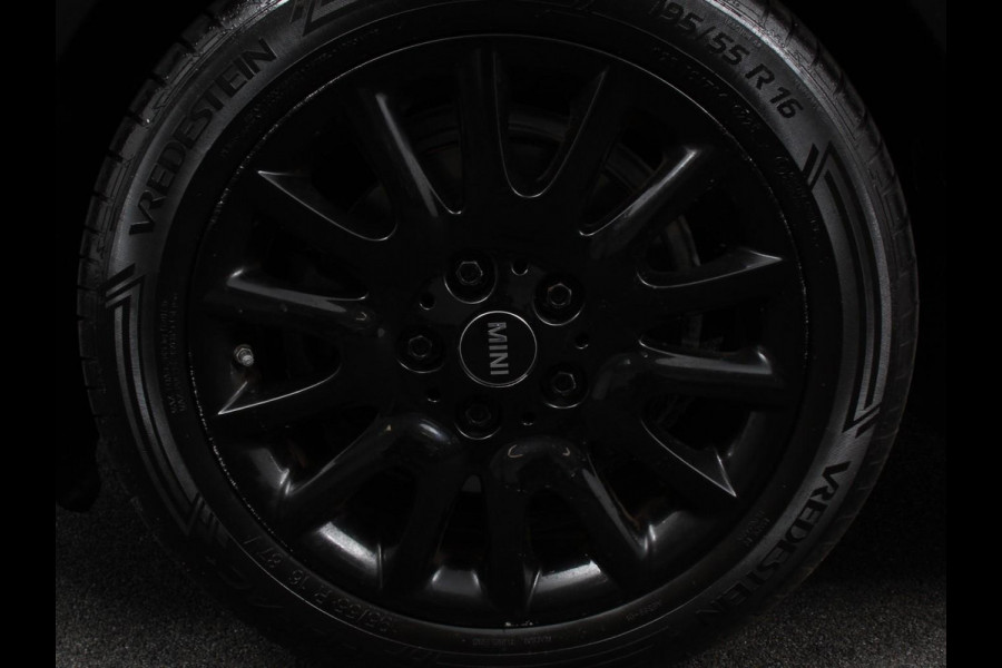 MINI Mini 1.5 One Automaat Blackyard | Parkeer sensoren | Airco | Verwarmbare voorstoelen | Lichtmetalen velgen 16" black