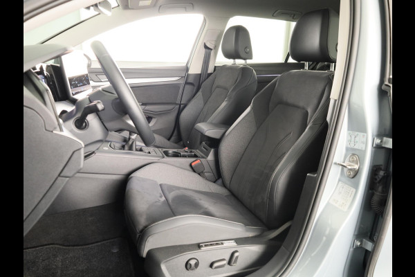 Volkswagen Golf variant Life Business 1.5 TSI 85 kW / 116 pk Variant 6 ver Navigatie | Extra getint glas | Verlengde garantie