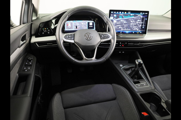 Volkswagen Golf variant Life Business 1.5 TSI 85 kW / 116 pk Variant 6 ver Navigatie | Extra getint glas | Verlengde garantie