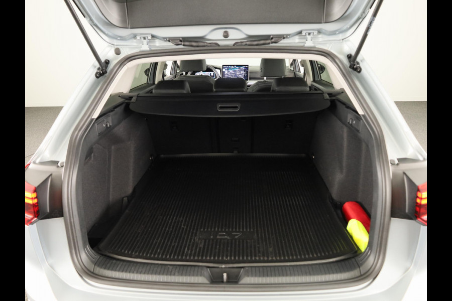 Volkswagen Golf variant Life Business 1.5 TSI 85 kW / 116 pk Variant 6 ver Navigatie | Extra getint glas | Verlengde garantie