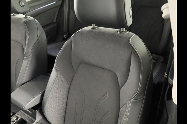 Volkswagen Golf variant Life Business 1.5 TSI 85 kW / 116 pk Variant 6 ver Navigatie | Extra getint glas | Verlengde garantie