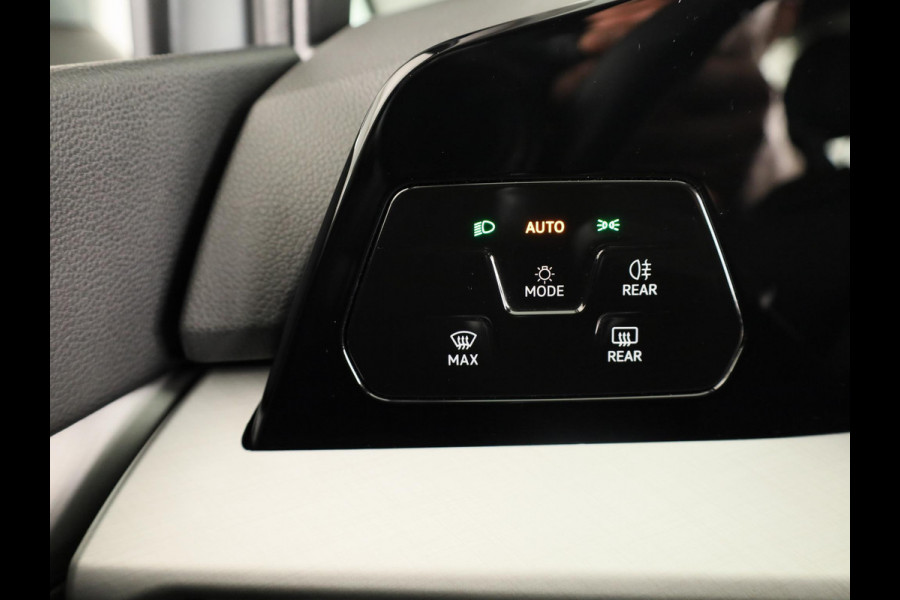 Volkswagen Golf variant Life Business 1.5 TSI 85 kW / 116 pk Variant 6 ver Navigatie | Extra getint glas | Verlengde garantie