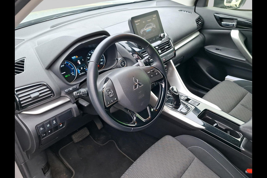 Mitsubishi Eclipse Cross 2.4 PHEV Intense Deze auto is reeds binnen en kunt U ALS EERSTE bezichtigen! Fabrieksgarantie tot 2030!