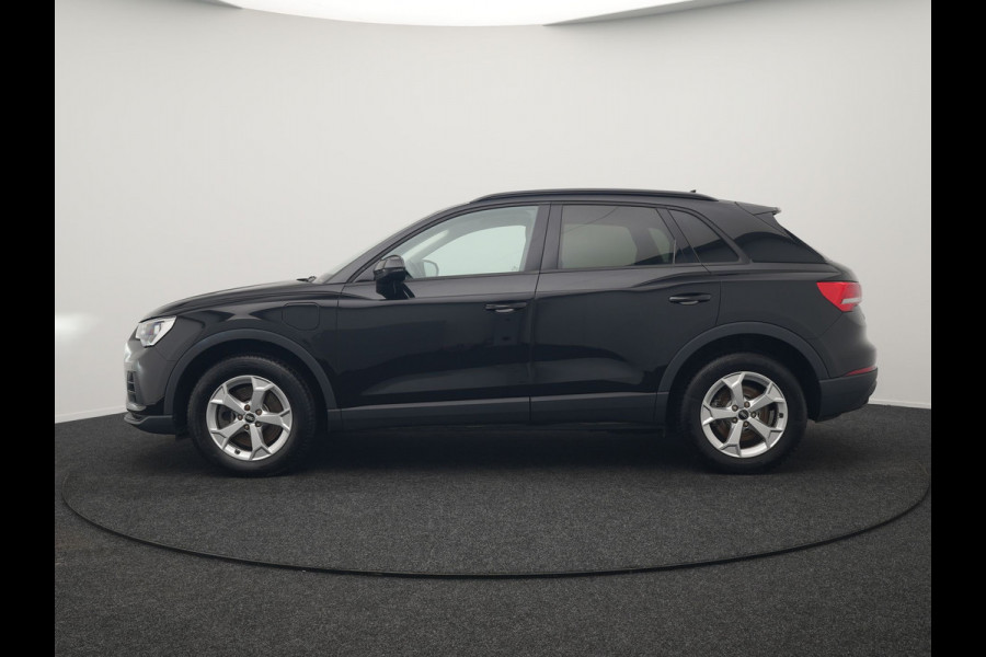 Audi Q3 45 TFSI e edition Plug In Hybrid 245pk Dealer O.H. PHEV | Trekhaak Af Fabriek | Adaptive Cruise | Camera | Voorstoelen Verwarmd | Blis | Apple Carplay | Virtual | Navigatie | DAB |