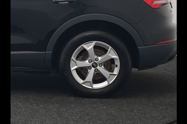 Audi Q3 45 TFSI e edition Plug In Hybrid 245pk Dealer O.H. PHEV | Trekhaak Af Fabriek | Adaptive Cruise | Camera | Voorstoelen Verwarmd | Blis | Apple Carplay | Virtual | Navigatie | DAB |