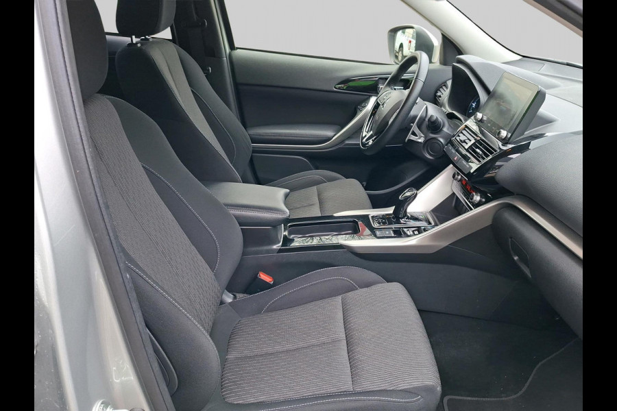 Mitsubishi Eclipse Cross 2.4 PHEV Intense Deze auto is reeds binnen en kunt U ALS EERSTE bezichtigen! Fabrieksgarantie tot 2030!