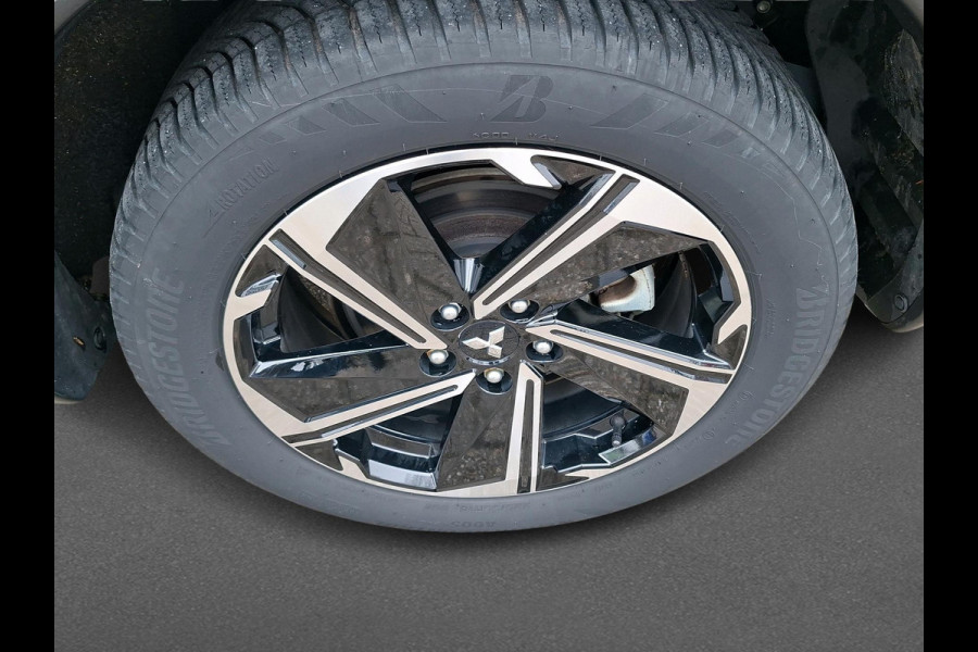 Mitsubishi Eclipse Cross 2.4 PHEV Intense Deze auto is reeds binnen en kunt U ALS EERSTE bezichtigen! Fabrieksgarantie tot 2030!