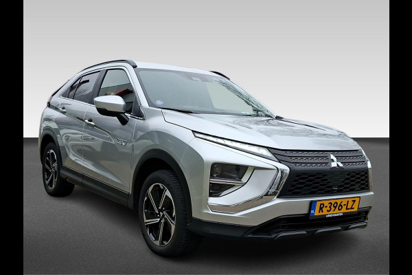 Mitsubishi Eclipse Cross 2.4 PHEV Intense Deze auto is reeds binnen en kunt U ALS EERSTE bezichtigen! Fabrieksgarantie tot 2030!