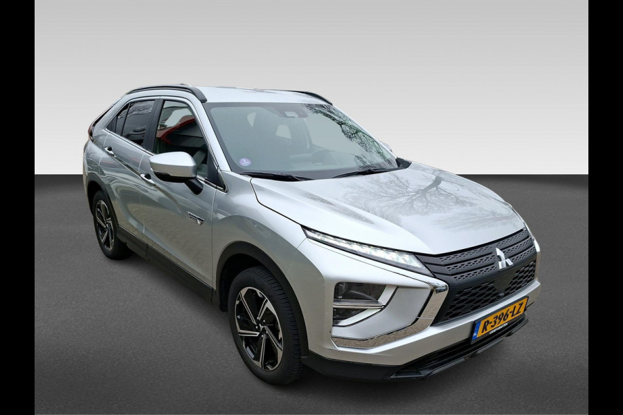 Mitsubishi Eclipse Cross 2.4 PHEV Intense Deze auto is reeds binnen en kunt U ALS EERSTE bezichtigen! Fabrieksgarantie tot 2030!