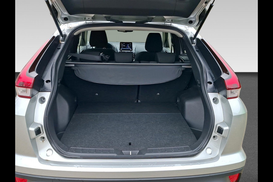 Mitsubishi Eclipse Cross 2.4 PHEV Intense Deze auto is reeds binnen en kunt U ALS EERSTE bezichtigen! Fabrieksgarantie tot 2030!