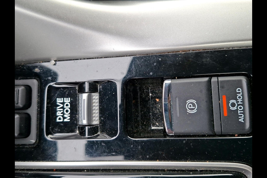 Mitsubishi Eclipse Cross 2.4 PHEV Intense Deze auto is reeds binnen en kunt U ALS EERSTE bezichtigen! Fabrieksgarantie tot 2030!