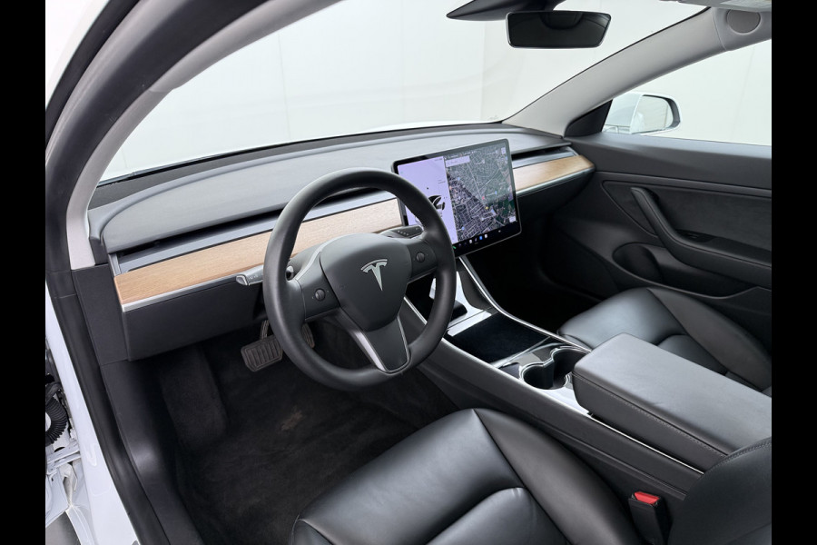 Tesla Model 3 RWD SR plus LFP Accu AutoPilot Leder Panoramadak Adaptive-Cruise Camera's Elektr.-Stuur+Stoelen+Spiegels+Geheugen+Easy-Entry+Ver Navi LED DAB Voorverwarmen Keyless One-Pedal-Drive Lmv 18" SOH 90% 1e Eigenaar Origineel Nederlandse Auto