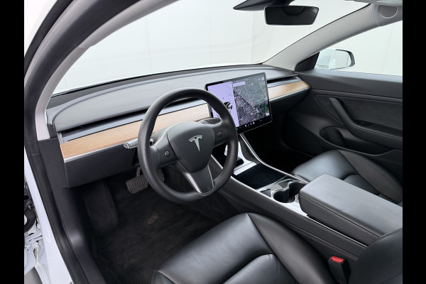 Tesla Model 3 RWD SR plus LFP Accu AutoPilot Leder Panoramadak Adaptive-Cruise Camera's Elektr.-Stuur+Stoelen+Spiegels+Geheugen+Easy-Entry+Ver Navi LED DAB Voorverwarmen Keyless One-Pedal-Drive Lmv 18" SOH 90% 1e Eigenaar Origineel Nederlandse Auto