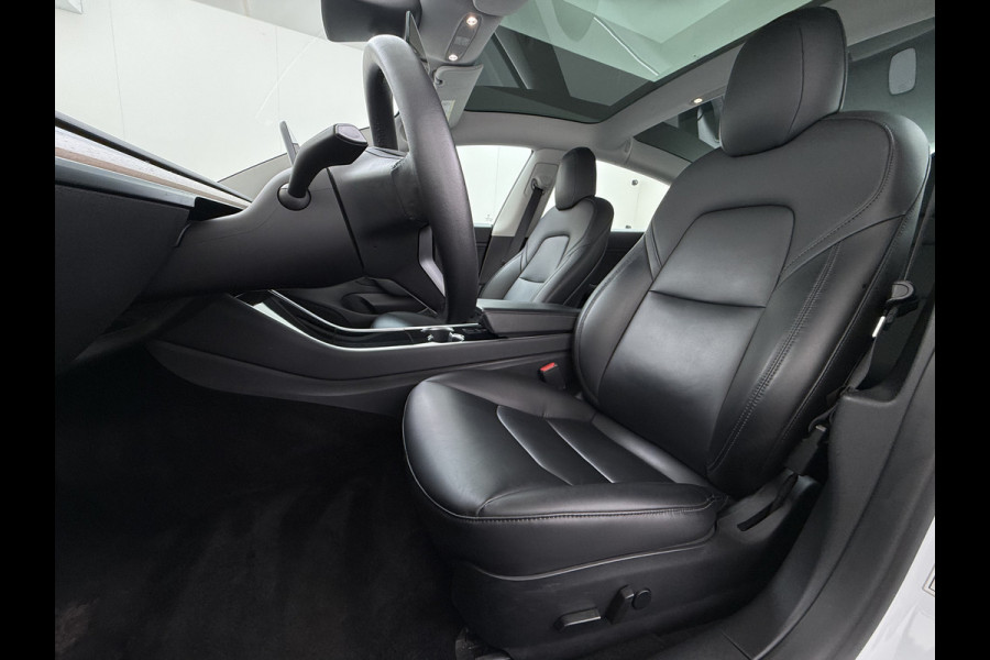 Tesla Model 3 RWD SR plus LFP Accu AutoPilot Leder Panoramadak Adaptive-Cruise Camera's Elektr.-Stuur+Stoelen+Spiegels+Geheugen+Easy-Entry+Ver Navi LED DAB Voorverwarmen Keyless One-Pedal-Drive Lmv 18" SOH 90% 1e Eigenaar Origineel Nederlandse Auto