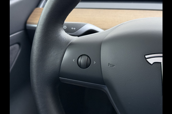 Tesla Model 3 RWD SR plus LFP Accu AutoPilot Leder Panoramadak Adaptive-Cruise Camera's Elektr.-Stuur+Stoelen+Spiegels+Geheugen+Easy-Entry+Ver Navi LED DAB Voorverwarmen Keyless One-Pedal-Drive Lmv 18" SOH 90% 1e Eigenaar Origineel Nederlandse Auto
