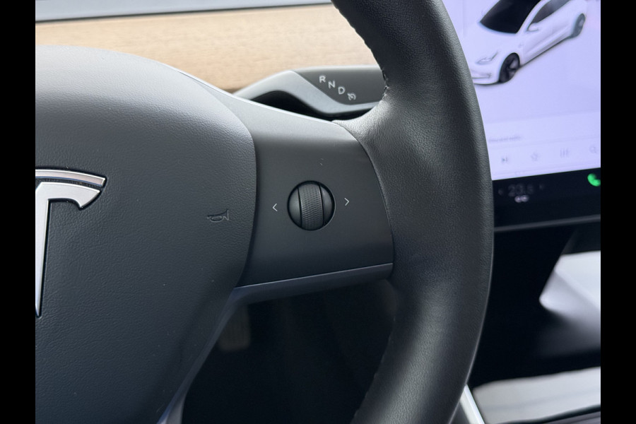 Tesla Model 3 RWD SR plus LFP Accu AutoPilot Leder Panoramadak Adaptive-Cruise Camera's Elektr.-Stuur+Stoelen+Spiegels+Geheugen+Easy-Entry+Ver Navi LED DAB Voorverwarmen Keyless One-Pedal-Drive Lmv 18" SOH 90% 1e Eigenaar Origineel Nederlandse Auto