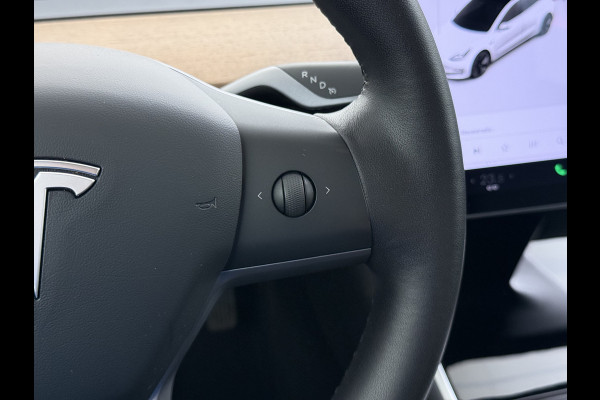 Tesla Model 3 RWD SR plus LFP Accu AutoPilot Leder Panoramadak Adaptive-Cruise Camera's Elektr.-Stuur+Stoelen+Spiegels+Geheugen+Easy-Entry+Ver Navi LED DAB Voorverwarmen Keyless One-Pedal-Drive Lmv 18" SOH 90% 1e Eigenaar Origineel Nederlandse Auto