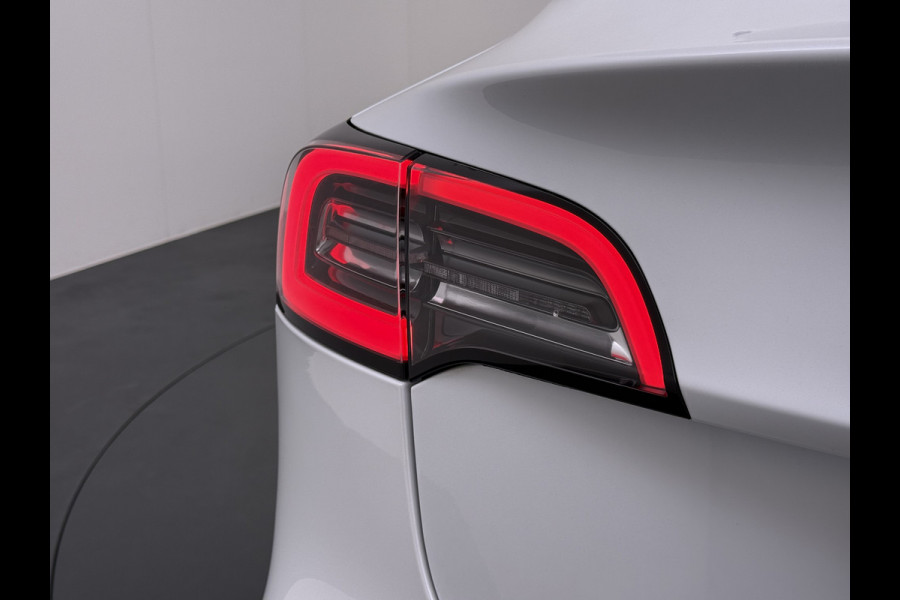 Tesla Model 3 RWD SR plus LFP Accu AutoPilot Leder Panoramadak Adaptive-Cruise Camera's Elektr.-Stuur+Stoelen+Spiegels+Geheugen+Easy-Entry+Ver Navi LED DAB Voorverwarmen Keyless One-Pedal-Drive Lmv 18" SOH 90% 1e Eigenaar Origineel Nederlandse Auto