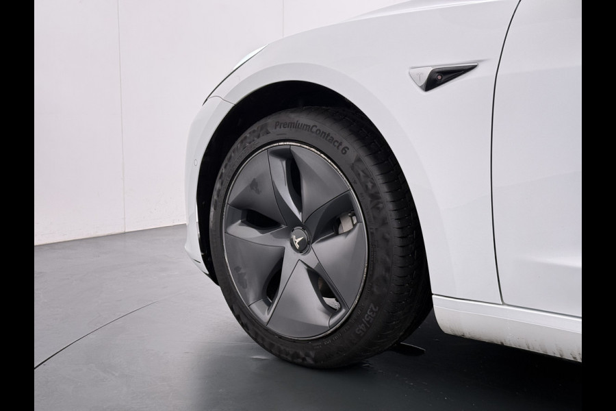 Tesla Model 3 RWD SR plus LFP Accu AutoPilot Leder Panoramadak Adaptive-Cruise Camera's Elektr.-Stuur+Stoelen+Spiegels+Geheugen+Easy-Entry+Ver Navi LED DAB Voorverwarmen Keyless One-Pedal-Drive Lmv 18" SOH 90% 1e Eigenaar Origineel Nederlandse Auto