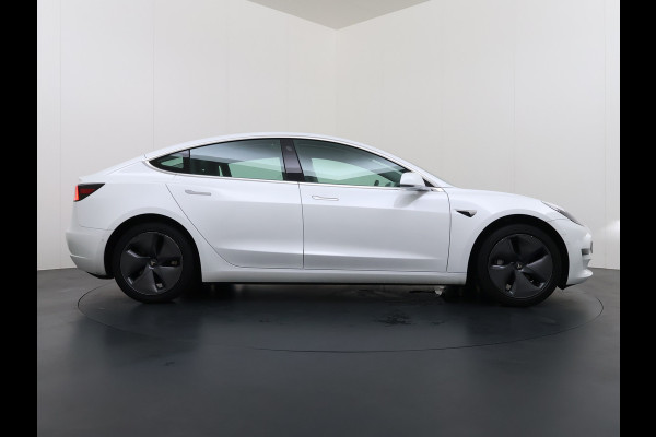 Tesla Model 3 RWD SR plus LFP Accu AutoPilot Leder Panoramadak Adaptive-Cruise Camera's Elektr.-Stuur+Stoelen+Spiegels+Geheugen+Easy-Entry+Ver Navi LED DAB Voorverwarmen Keyless One-Pedal-Drive Lmv 18" SOH 90% 1e Eigenaar Origineel Nederlandse Auto