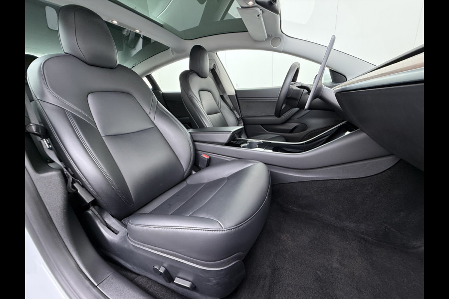 Tesla Model 3 RWD SR plus LFP Accu AutoPilot Leder Panoramadak Adaptive-Cruise Camera's Elektr.-Stuur+Stoelen+Spiegels+Geheugen+Easy-Entry+Ver Navi LED DAB Voorverwarmen Keyless One-Pedal-Drive Lmv 18" SOH 90% 1e Eigenaar Origineel Nederlandse Auto
