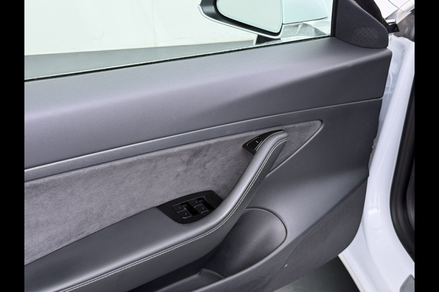 Tesla Model 3 RWD SR plus LFP Accu AutoPilot Leder Panoramadak Adaptive-Cruise Camera's Elektr.-Stuur+Stoelen+Spiegels+Geheugen+Easy-Entry+Ver Navi LED DAB Voorverwarmen Keyless One-Pedal-Drive Lmv 18" SOH 90% 1e Eigenaar Origineel Nederlandse Auto